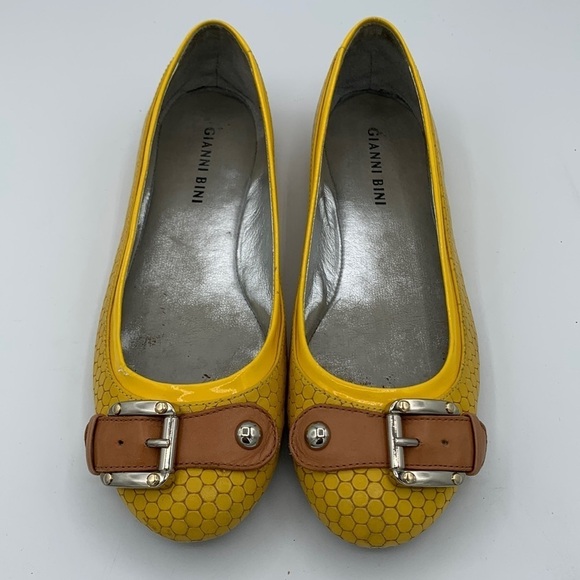 Gianni Bini Flats, sone wear. Size 7M. Good comfort shoes around the house - Picture 1 of 6